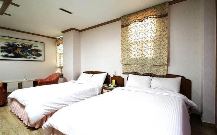 Geoje Tourist Hotel Exterior photo